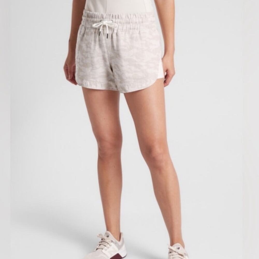 Athleta Cabo Tide‎ Linen Shortie Tan Cream Camo Size 6